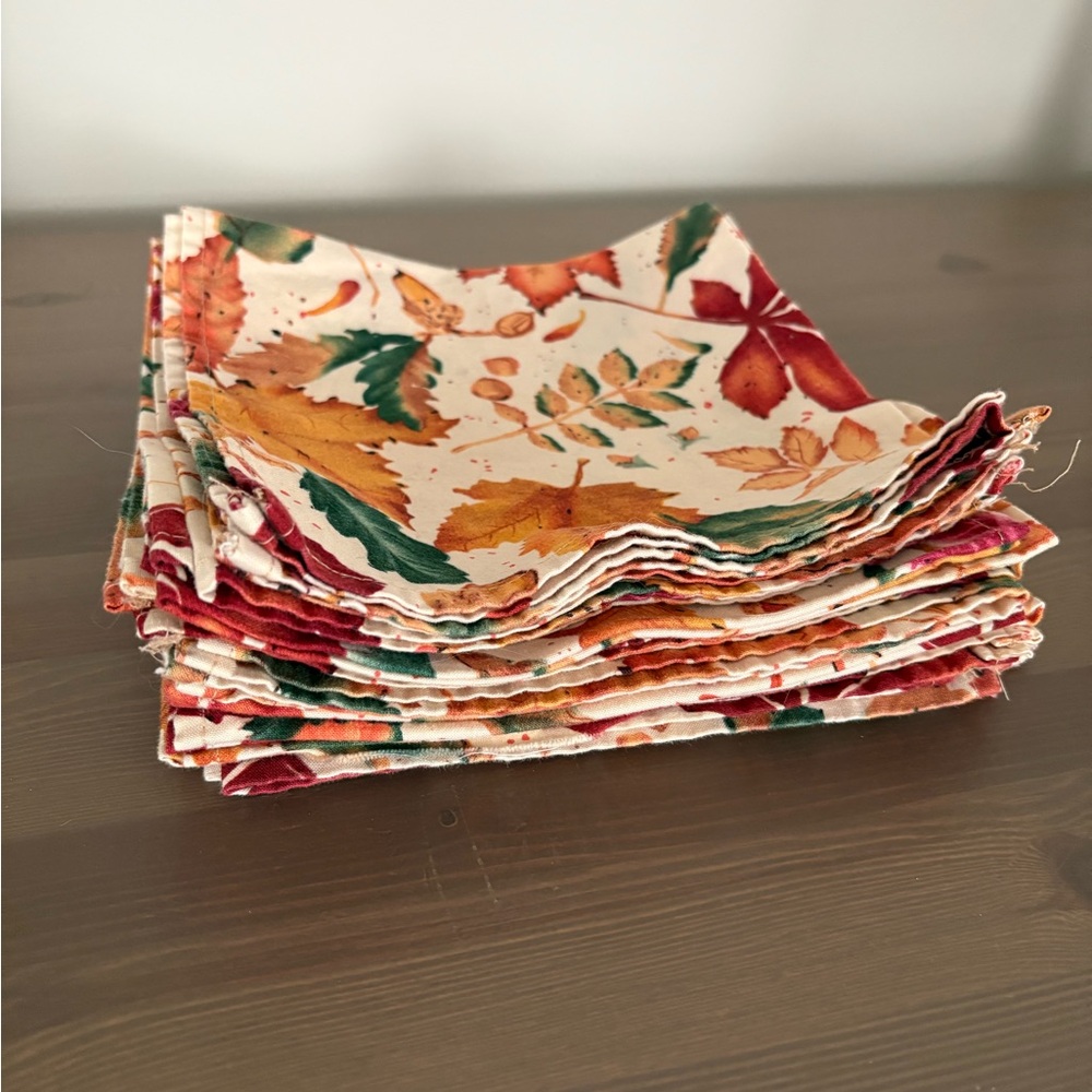 Autumn Leaf Print Tablecloth Set with 12 Napkins - Picture 2 of 3